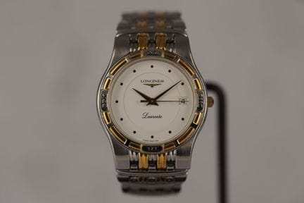 浪琴Laureate系列型号CHT 4509，这款中性表款彰显了1970至1980年代的永恒优雅。简