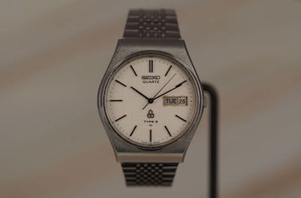 精工Type II石英表，型号7123-8090，产于1978年。这款男女通用腕表采用银色表盘，配以