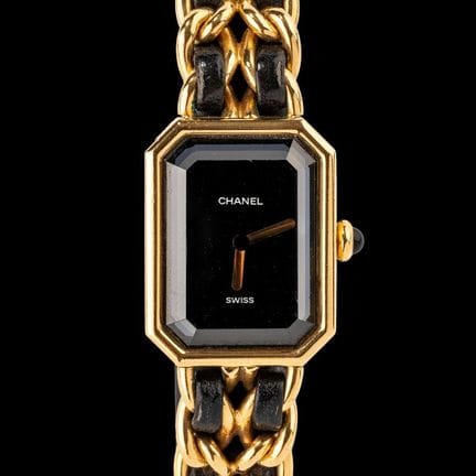 Il modello Chanel Première, codice H0001, è un oro