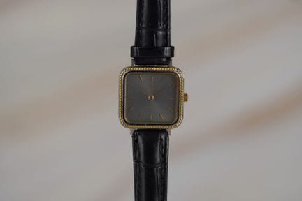 Universal Genève vous propose cette montre de réfé