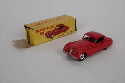 DINKY TOYS - INGHILTERRA (1)
157 JAGUAR XK 120 cou
