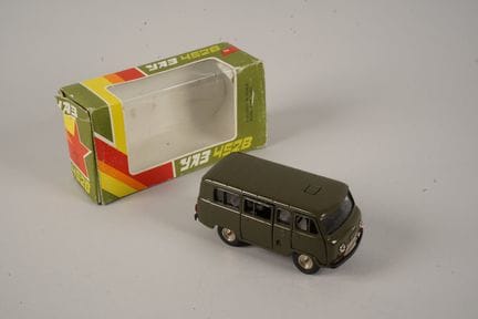 NOVOEXPORT - URSS (1)
A-41 UAZ 452 Minibus color k