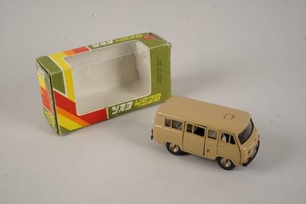 NOVOEXPORT - URSS (1)
A-41 UAZ 452 Minibus color s