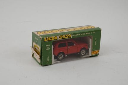 VAZ - USSR (1)
Red LADA NIVA 2121, fully equipped 
