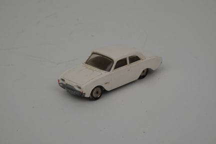 "LEGO - Danemark (1)
FORD TAUNUS 17M, blanche. Ech