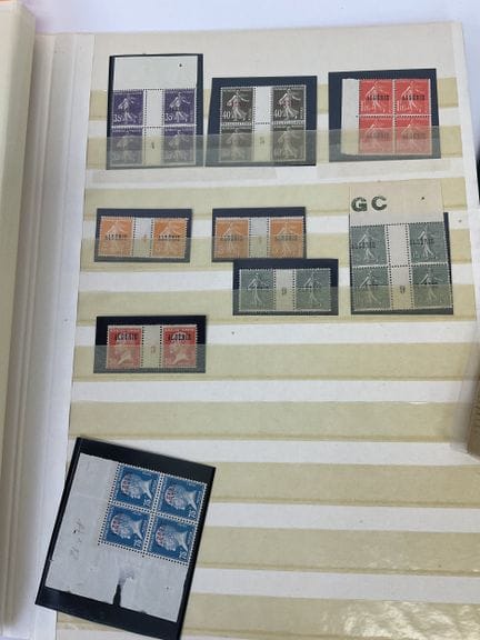 Algeria: Collezione di francobolli algerini nuovi 