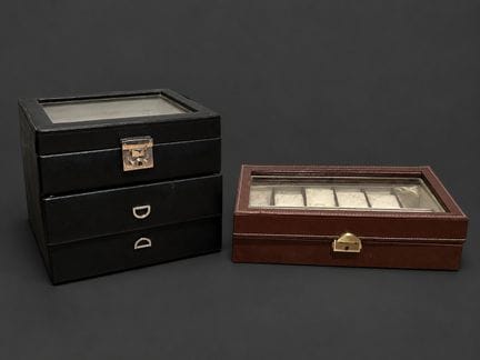 Set aus zwei Aufbewahrungsboxen für Uhren
Im Liefe