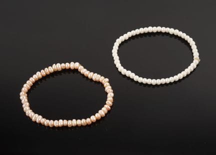 Set di braccialetti composto da:
- Un braccialetto
