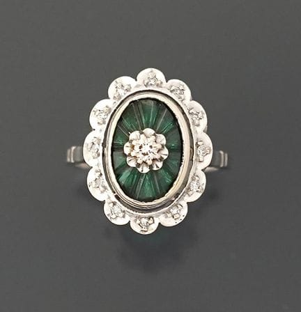 Zierlicher Ring aus 18 Karat Weißgold (750 Tausend