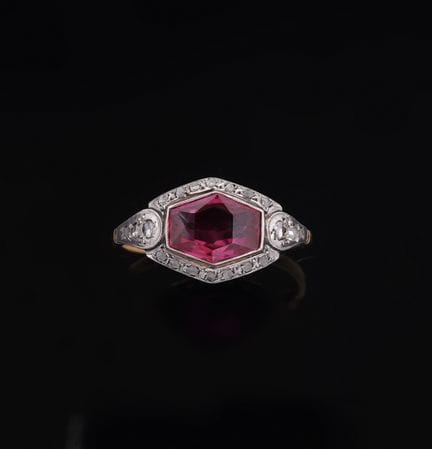 Ring aus 18 Karat Gelbgold (750 Tausendstel) und P