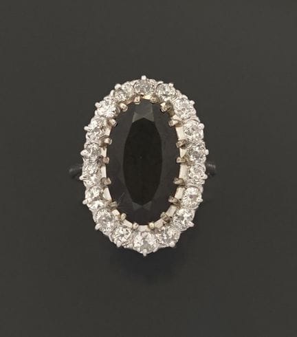 Ring aus 18 Karat Weißgold (750 Tausendstel) und P