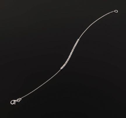 Armband aus 18 Karat Weißgold (750er) mit einer Re