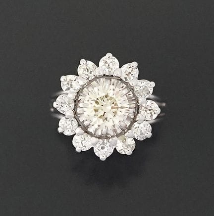 Ring aus 18 Karat Weißgold (750 Tausendstel) und P