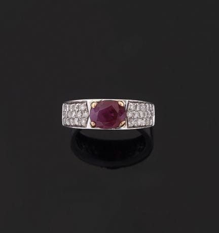 Ring aus 18 Karat Weiß- und Gelbgold (750er) mit e