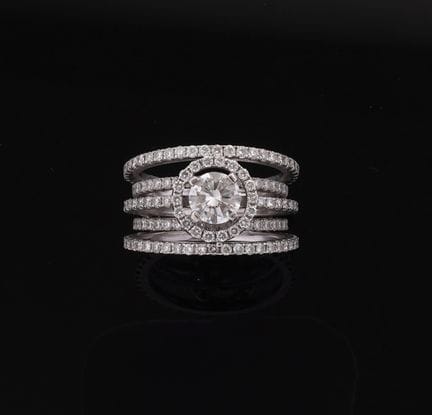 Ring aus 18 Karat Weißgold (750 Tausendstel) mit d