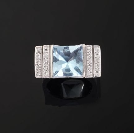 Ring aus 18 Karat Weißgold (750) mit einem Aquamar