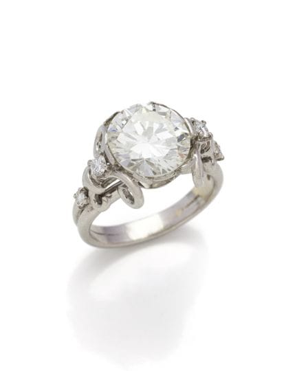 Ring aus 850er Platin, verziert mit einem Diamante