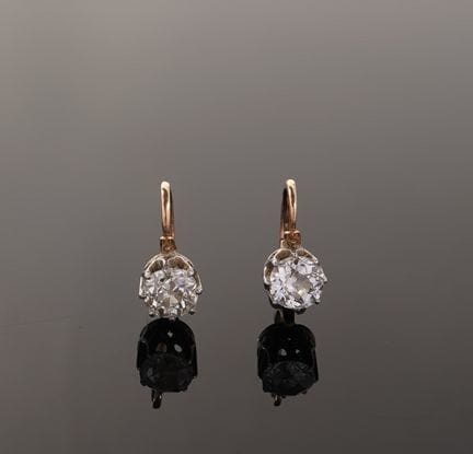 Ein Paar Ohrringe aus 18 Karat Gelbgold (750 Tause