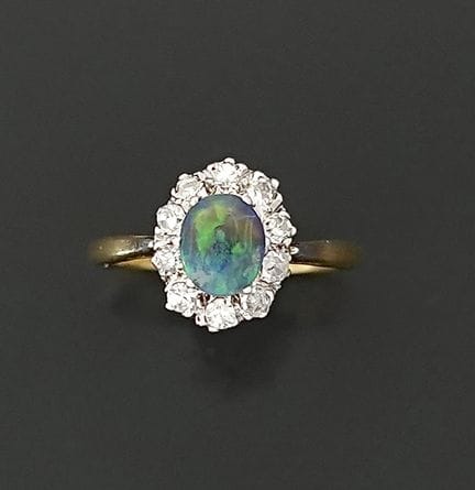 Ring aus 18 Karat Gelb- und Weißgold (750er) mit e