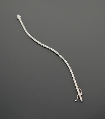Tennisarmband aus 18 Karat Weißgold (750 Tausendst