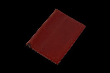 爱马仕 巴黎
深红色皮质日程本套。
有使用痕迹、污渍及划痕。
尺寸：13 x 10 厘米