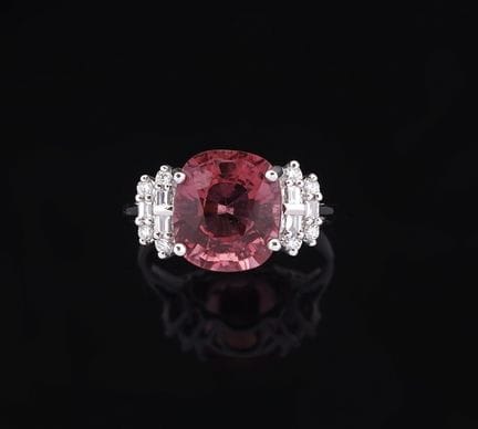 Ring aus 18 Karat Weißgold (750 Tausendstel), verz