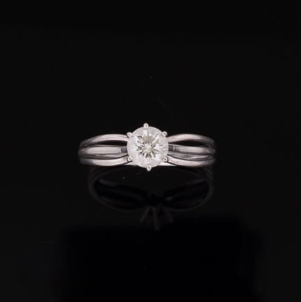 Solitärring aus 18 Karat Weißgold (750) mit einem 