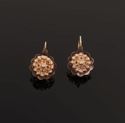 Ein Paar Ohrringe aus 18 Karat Roségold (750) mit 