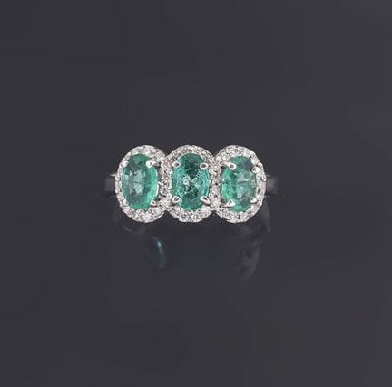 Trilogie-Ring aus 9 Karat Weißgold (375 Tausendste