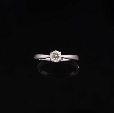 Solitärring aus 18 Karat Weißgold (750) mit einem 