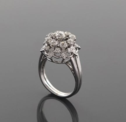 Ring aus 18 Karat Weißgold (750 Tausendstel) und P