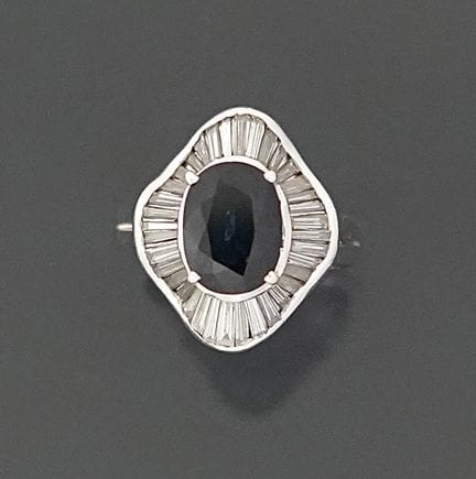 Ring aus 18 Karat Weißgold (750 Tausendstel), verz