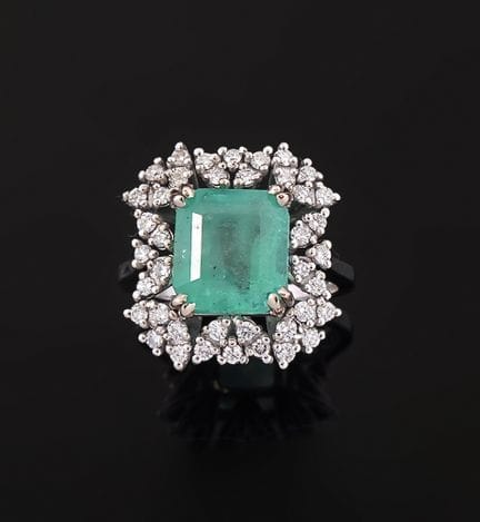 Ring aus 18 Karat Weißgold (750er) mit einem achte