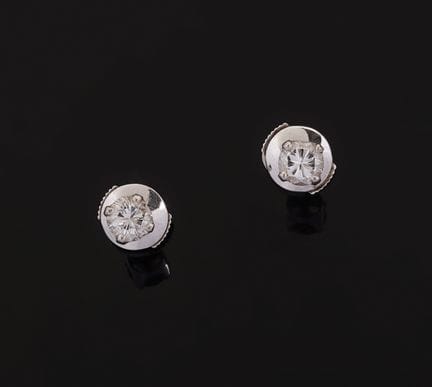 Ein Paar Ohrstecker aus 18 Karat Weißgold (750er) 