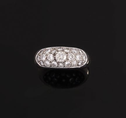 Fingerring aus 18 Karat Weißgold (750 Tausendstel)