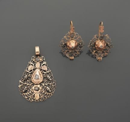 Ein Schmuckset aus 18 Karat Roségold (750er) beste