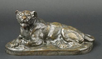 C. POGLIANI
«Leona tumbada», bronce con pátina mar