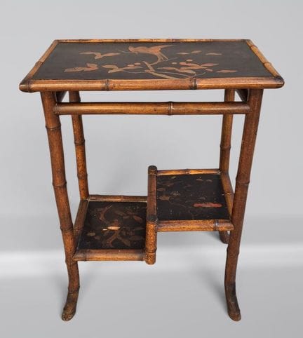 Taburete rectangular de estilo japonés con pie de 