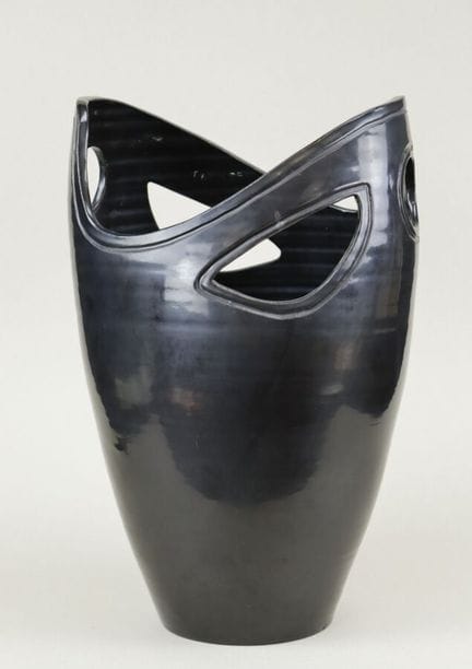 ACCOLAY
Large ceramic vase with glossy black glaze