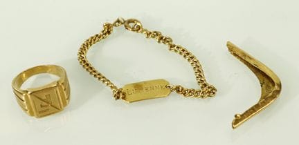 Anillo de oro amarillo (18 quilates) con las inici