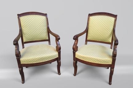 Par de sillones de caoba con patas delanteras en f
