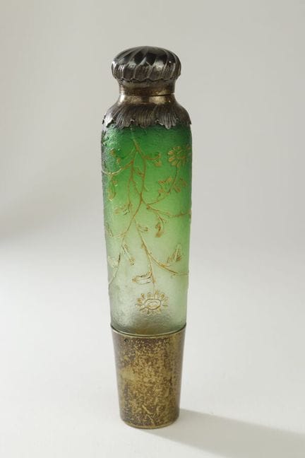 Attributed to DAUM, Nancy
Frosted green glass bott