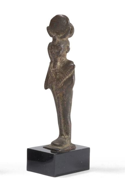 AMULETS
Horus wearing the solar disk.
Bronze.
Miss