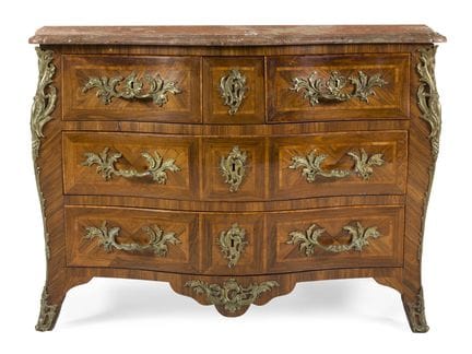 COMÒ IN LEGNO DI VIOLETTA
dalla forma sinuosa sul 