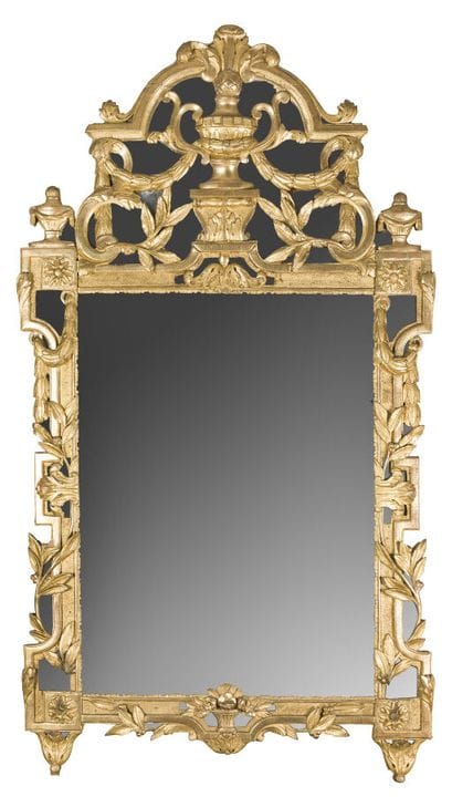SPECCHIO IN LEGNO DORATO
con decorazioni traforate