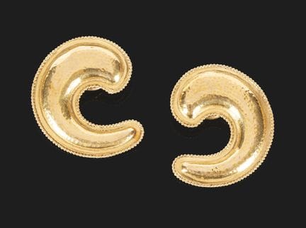 René BOIVIN, PAIR OF “CROISSANT” EARCLIPS in 750-t