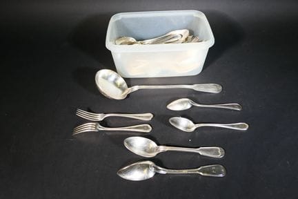 Besteckset aus versilbertem Metall im „Filets“-Des