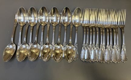 Doce cubiertos de mesa de plata Minerve de 950 mil
