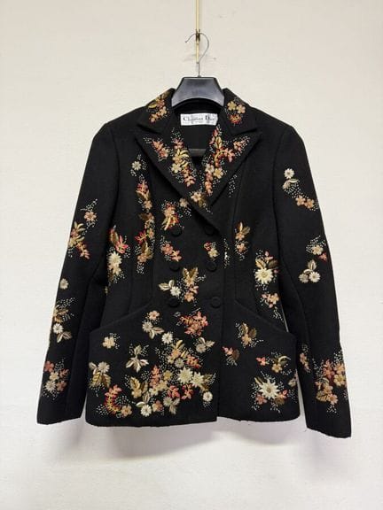 克里斯汀·迪奥（CHRISTIAN DIOR） 玛丽亚·格拉齐亚·基乌里，2017年秋季系列
黑色羊