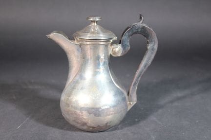 Veyrat, Goldschmied in Paris, Marabout-Kanne aus 9